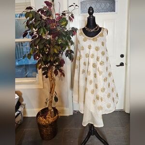 Ana & Rose One Size Cream Gold Embroidered Floral Sleeveless Tunic Dress…